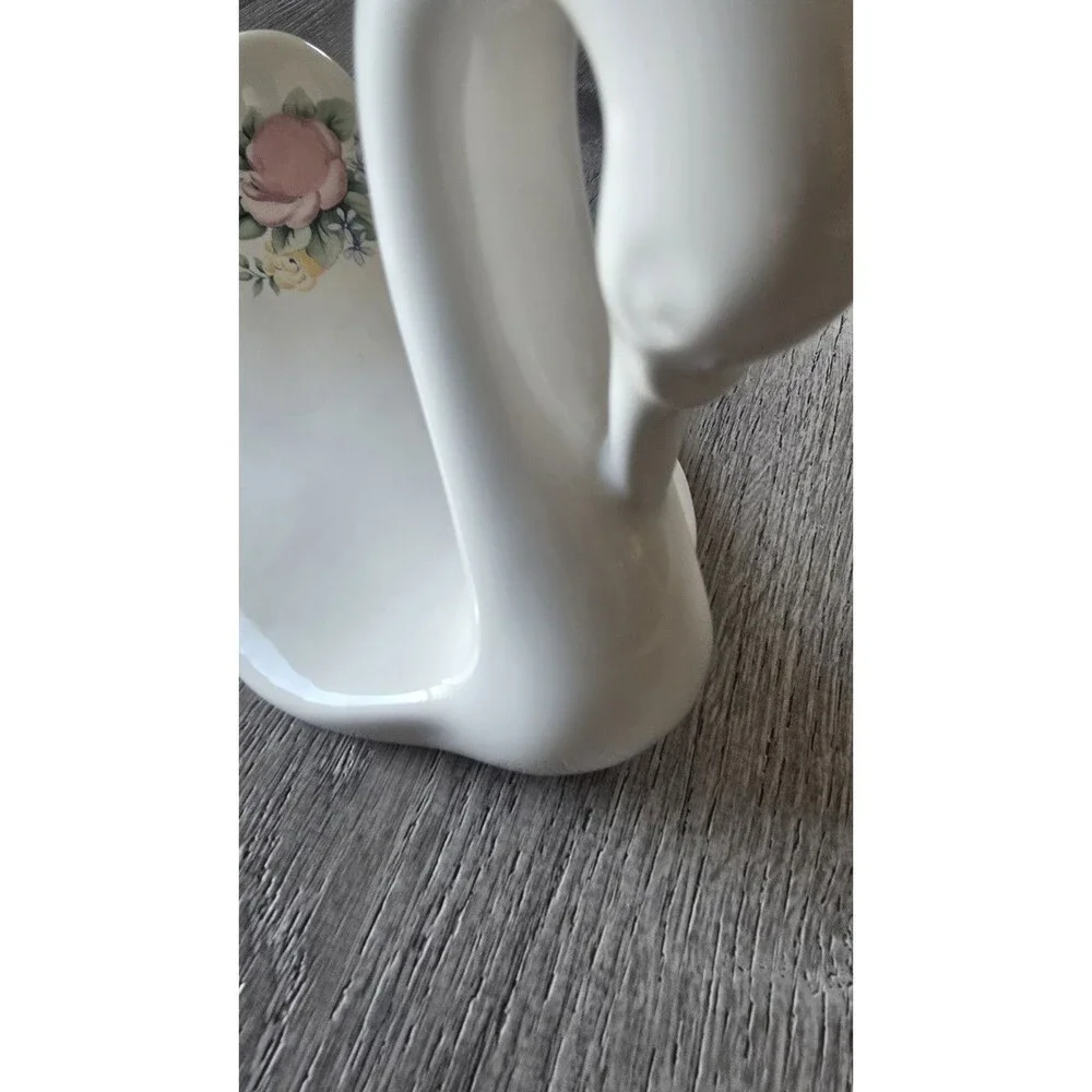 Vintage 1989 Pfalzgraff For Hallmark Cards Floral swan hand towel soap holder